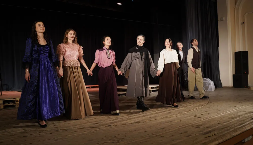 GRUNI Theatre Troupe at Mask Festival